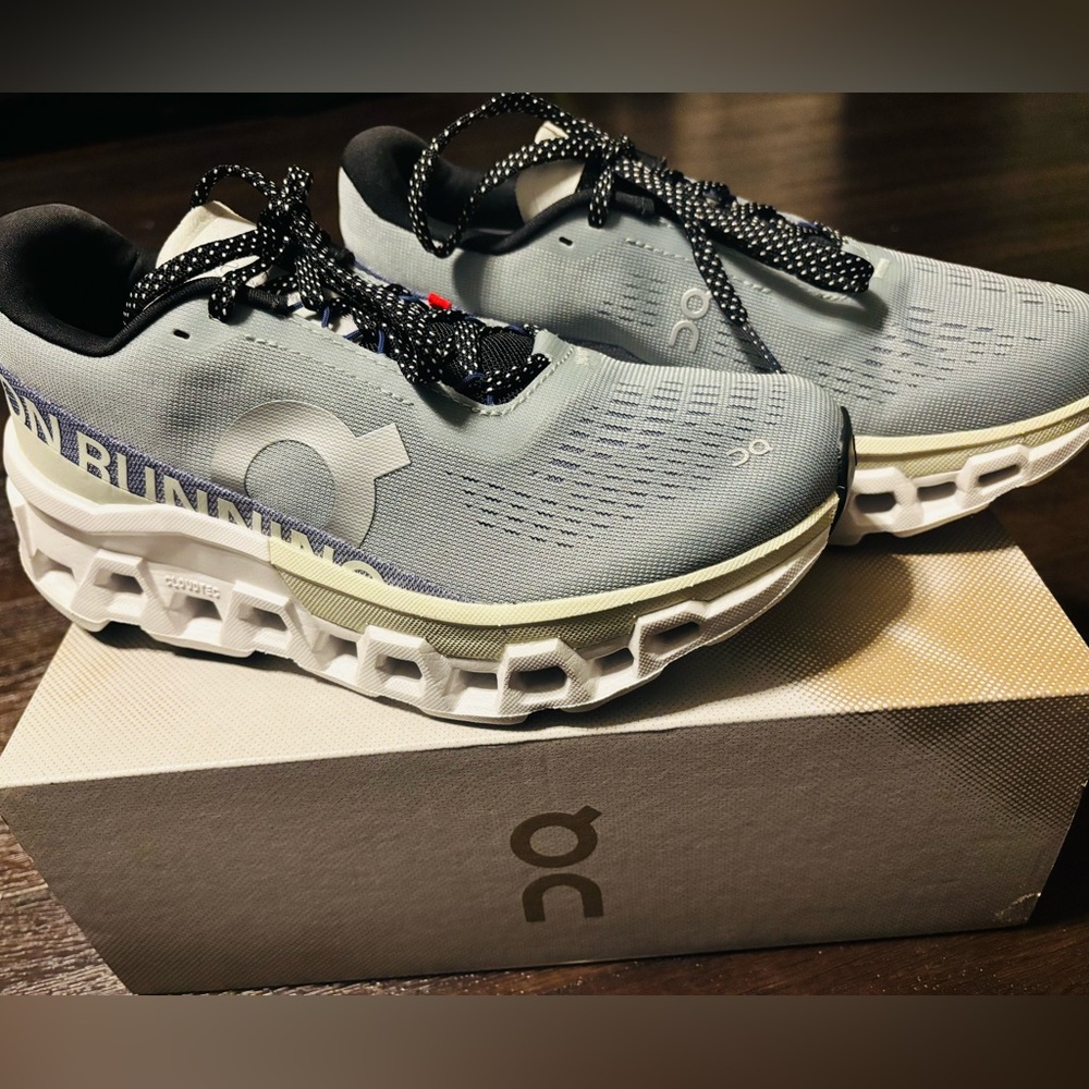 Women’s On
Cloudmonster 2 Running Shoe - Women's size 6.5